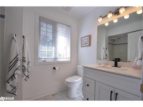 140 Country Lane, Barrie, ON - Indoor Photo Showing Bathroom