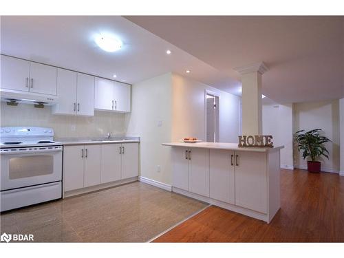 140 Country Lane, Barrie, ON - Indoor Photo Showing Kitchen