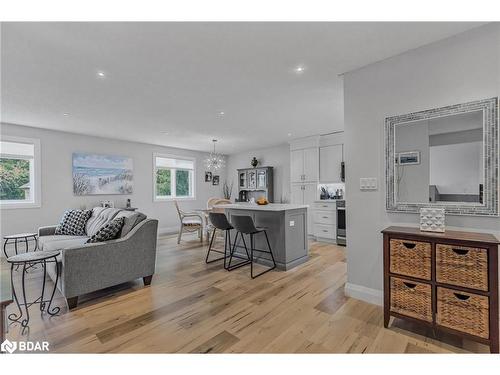 38 Fatima Court, Wasaga Beach, ON - Indoor Photo Showing Living Room