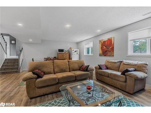 38 Fatima Court, Wasaga Beach, ON - Indoor Photo Showing Living Room