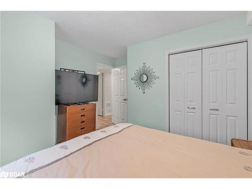 38 Fatima Court, Wasaga Beach, ON - Indoor Photo Showing Bedroom