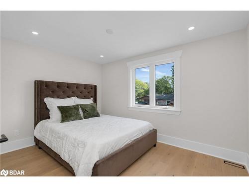 254 Cook Street, Barrie, ON - Indoor Photo Showing Bedroom