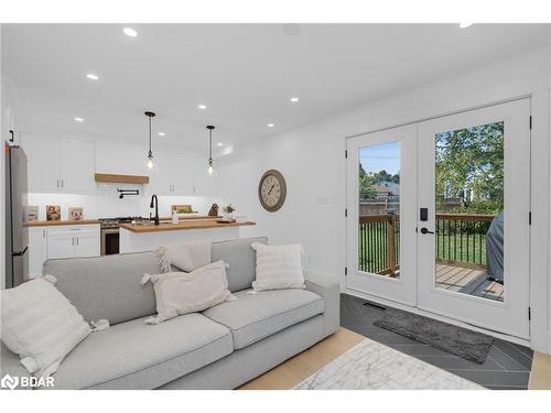 254 Cook Street, Barrie, ON - Indoor Photo Showing Living Room