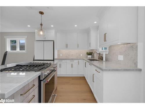 254 Cook Street, Barrie, ON - Indoor Photo Showing Kitchen With Upgraded Kitchen