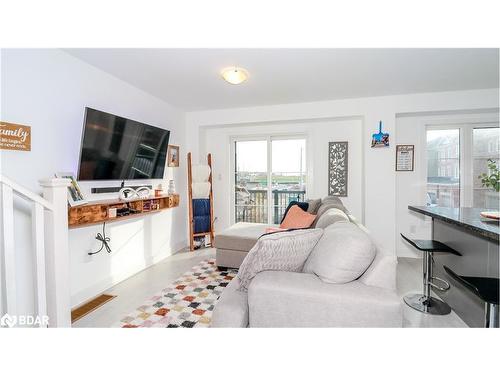 66 Pumpkin Corner Crescent, Barrie, ON - Indoor Photo Showing Living Room