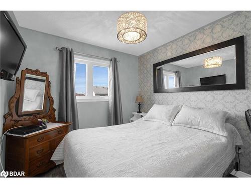 109 Copeman Crescent, Barrie, ON - Indoor Photo Showing Bedroom