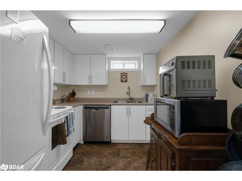 109 Copeman Crescent, Barrie, ON - Indoor Photo Showing Kitchen With Stainless Steel Kitchen With Double Sink