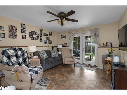 109 Copeman Crescent, Barrie, ON - Indoor Photo Showing Living Room