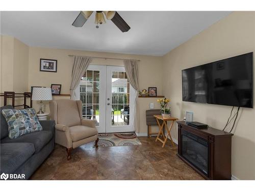 109 Copeman Crescent, Barrie, ON - Indoor Photo Showing Living Room