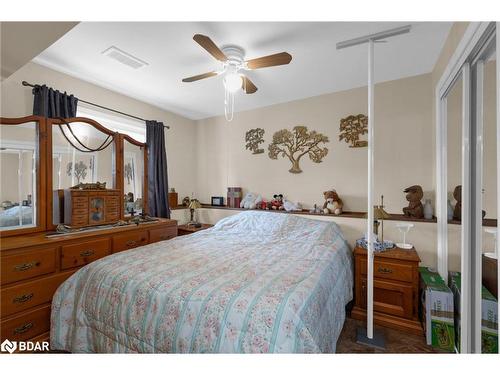 109 Copeman Crescent, Barrie, ON - Indoor Photo Showing Bedroom