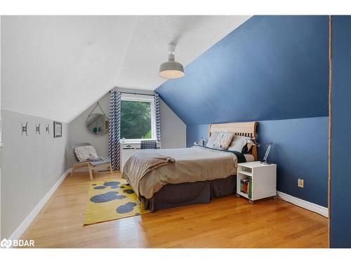 52 Mayfair Drive, Barrie, ON - Indoor Photo Showing Bedroom