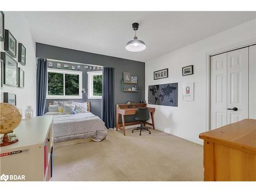 52 Mayfair Drive, Barrie, ON - Indoor Photo Showing Bedroom