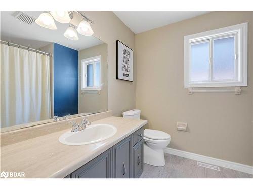 52 Mayfair Drive, Barrie, ON - Indoor Photo Showing Bathroom