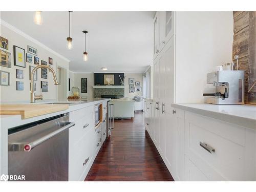 52 Mayfair Drive, Barrie, ON - Indoor Photo Showing Kitchen