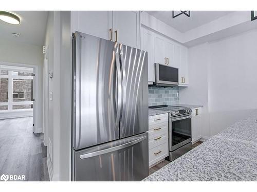 72 Wyn Wood Lane, Orillia, ON - Indoor Photo Showing Kitchen