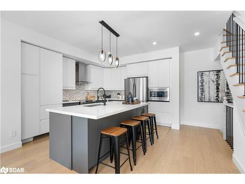 3047 Cascade Common, Oakville, ON - Indoor Photo Showing Kitchen With Upgraded Kitchen