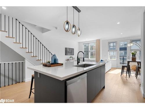 3047 Cascade Common, Oakville, ON - Indoor Photo Showing Kitchen With Upgraded Kitchen