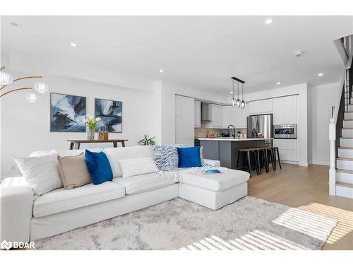 3047 Cascade Common, Oakville, ON - Indoor Photo Showing Living Room