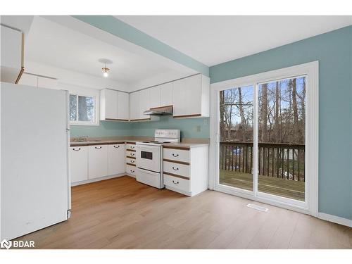 138 45Th Street N, Wasaga Beach, ON - Indoor Photo Showing Kitchen