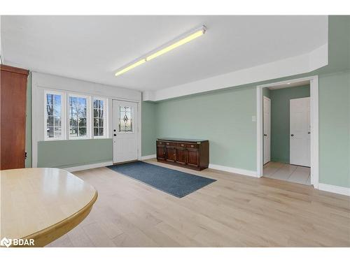 138 45Th Street N, Wasaga Beach, ON - Indoor Photo Showing Living Room