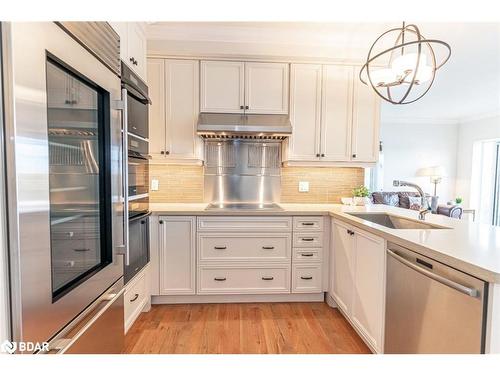 604-80 Orchard Point Road, Orillia, ON - Indoor Photo Showing Kitchen