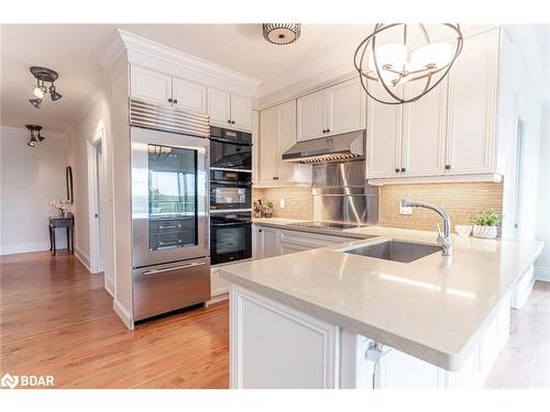 604-80 Orchard Point Road, Orillia, ON - Indoor Photo Showing Kitchen