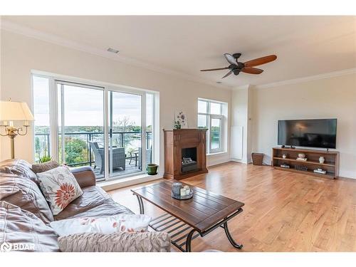 604-80 Orchard Point Road, Orillia, ON - Indoor Photo Showing Living Room