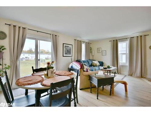 260 Daffodil Court Court, Gravenhurst, ON - Indoor Photo Showing Dining Room