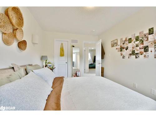 260 Daffodil Court Court, Gravenhurst, ON - Indoor Photo Showing Bedroom