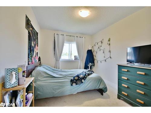 260 Daffodil Court Court, Gravenhurst, ON - Indoor Photo Showing Bedroom