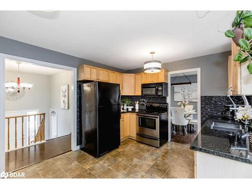 15 Bristow Court, Barrie, ON - Indoor Photo Showing Kitchen