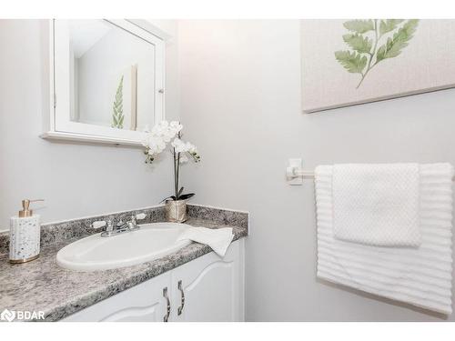 15 Bristow Court, Barrie, ON - Indoor Photo Showing Bathroom