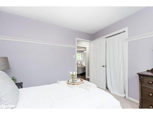 15 Bristow Court, Barrie, ON - Indoor Photo Showing Bedroom