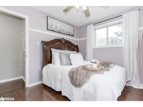 15 Bristow Court, Barrie, ON - Indoor Photo Showing Bedroom