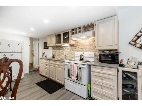 15 Bristow Court, Barrie, ON - Indoor Photo Showing Kitchen