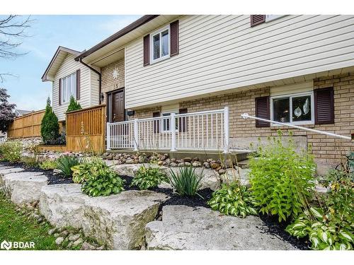 15 Bristow Court, Barrie, ON - Outdoor With Deck Patio Veranda