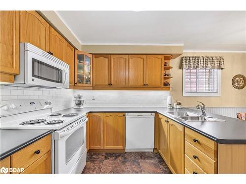 22 Huntington Drive, Barrie, ON - Indoor Photo Showing Kitchen With Double Sink