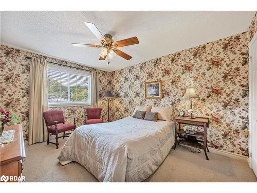 22 Huntington Drive, Barrie, ON - Indoor Photo Showing Bedroom