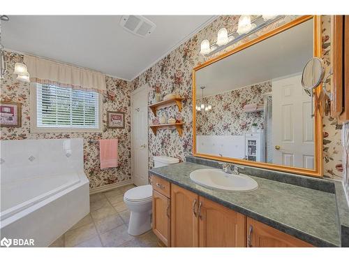 22 Huntington Drive, Barrie, ON - Indoor Photo Showing Bathroom