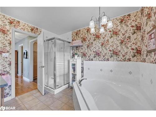 22 Huntington Drive, Barrie, ON - Indoor Photo Showing Bathroom