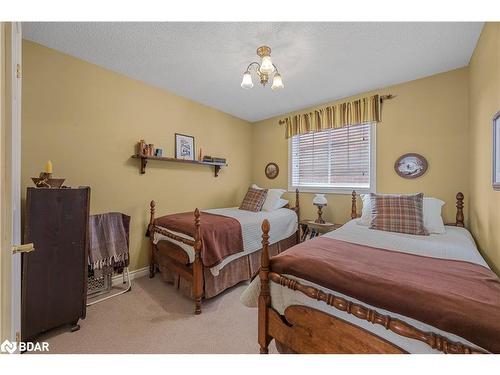 22 Huntington Drive, Barrie, ON - Indoor Photo Showing Bedroom