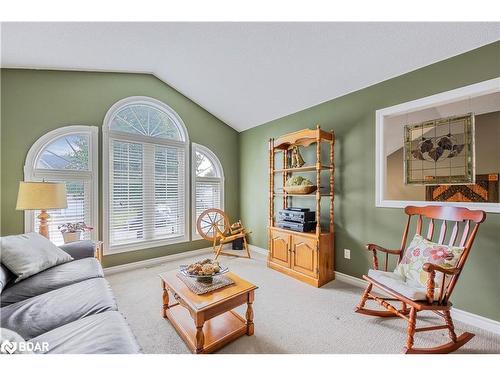 22 Huntington Drive, Barrie, ON - Indoor Photo Showing Living Room