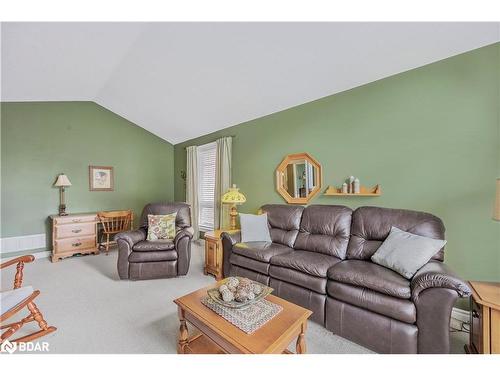 22 Huntington Drive, Barrie, ON - Indoor Photo Showing Living Room