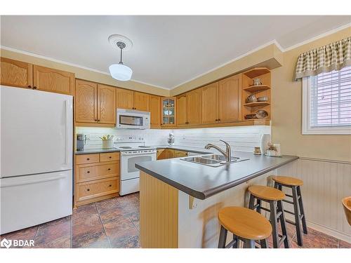 22 Huntington Drive, Barrie, ON - Indoor Photo Showing Kitchen With Double Sink