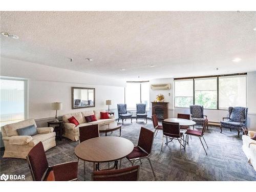 801-181 Collier Street, Barrie, ON - Indoor Photo Showing Living Room