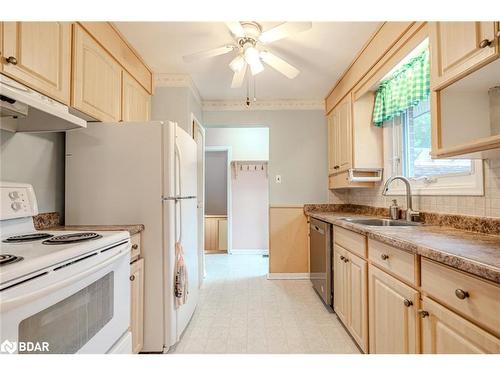 3 Pratt Road, Barrie, ON - Indoor Photo Showing Kitchen