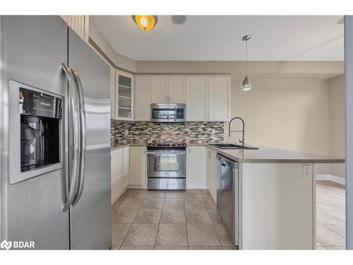 76 Forsyth Crescent Crescent, Barrie, ON - Indoor Photo Showing Kitchen With Upgraded Kitchen