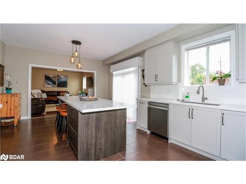 5 Regina Road, Barrie, ON - Indoor Photo Showing Kitchen