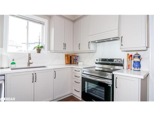 5 Regina Road, Barrie, ON - Indoor Photo Showing Kitchen