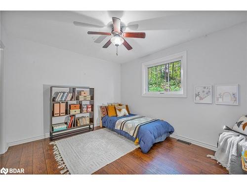 8 Frid Boulevard, Midhurst, ON - Indoor Photo Showing Bedroom